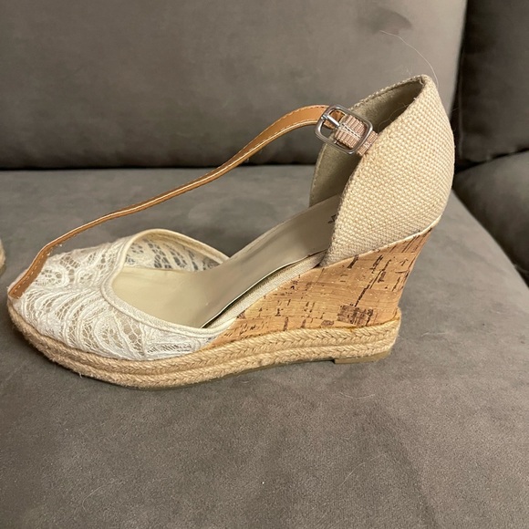 Lace espadrilles-  Size 6 - Picture 4 of 4